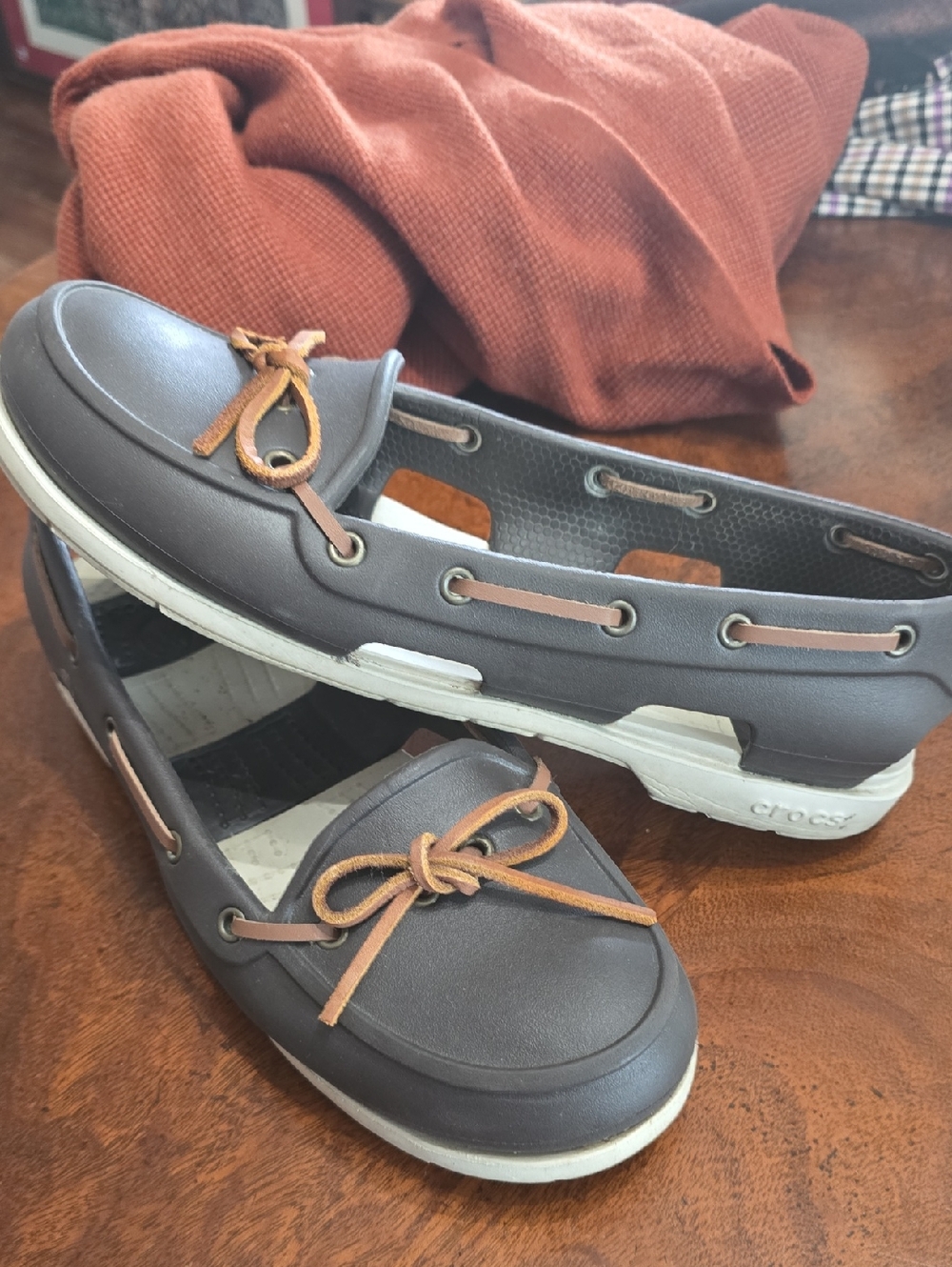 CROCS Women’s‎ Brown and Tan Slip-On Boat Sandals Beach Line 9